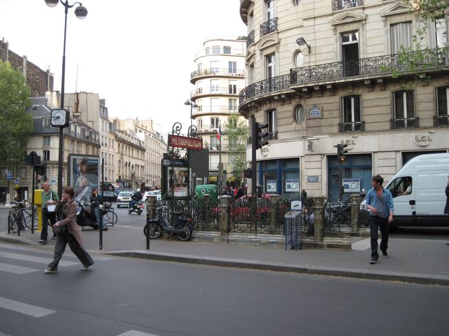 ホテルまで歩いて戻る。