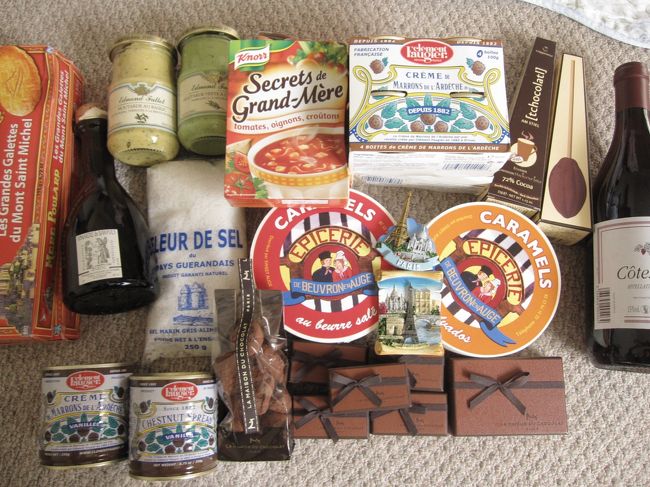 買ったお土産の数々。<br />こんなに買ったのに足りてないという悲しい事実。<br />お買い物は苦手です。<br />それを実感した今回の旅。<br /><br />にしても、初めての一人旅出発前からハプニングもありましたが<br />無事に帰ってこれてよかった。<br />楽しくて楽しくて、本当にあっという間でまだまだ行きたいとこややりたいことだらけ。<br />まだ絶対行くぞ！！