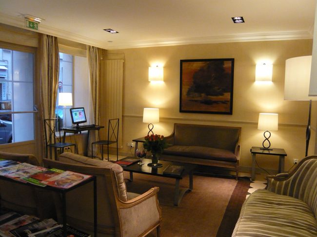 落ち着いた感じのロビーです。