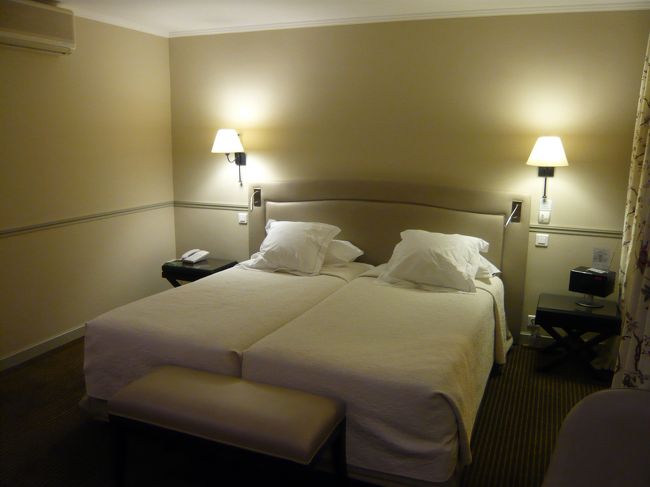 三菱製のエアコンがあります。<br />11月は別にあるオイルヒータで部屋を暖めてあるので、エアコンの元電源は切ってあり動きませんでした。<br /><br />無料のWiFiサービスを提供してるのでパソコンやスマートフォンを持っていると便利ですね。