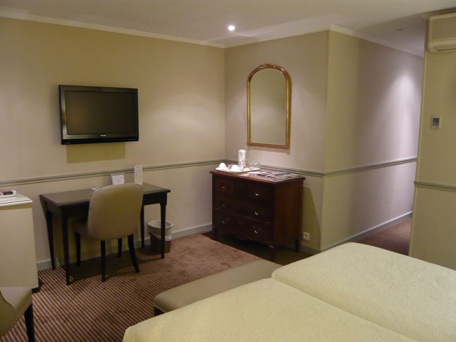 液晶テレビと入口の廊下側です。