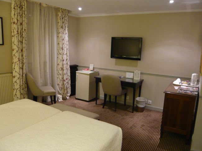 液晶テレビと窓側です。