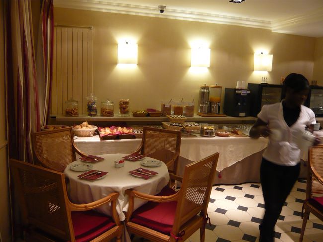 フロント奥にある食事するところ。