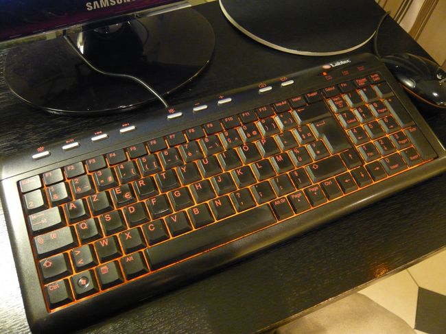 ただし、フランス語キーボードです。