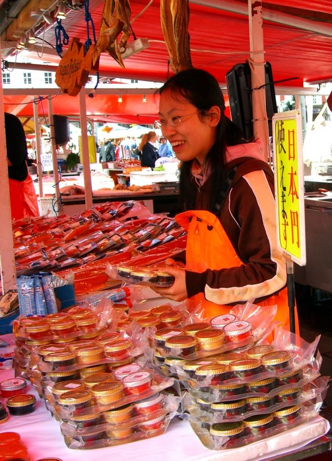 この売り子さんは、日本人でしょうか。