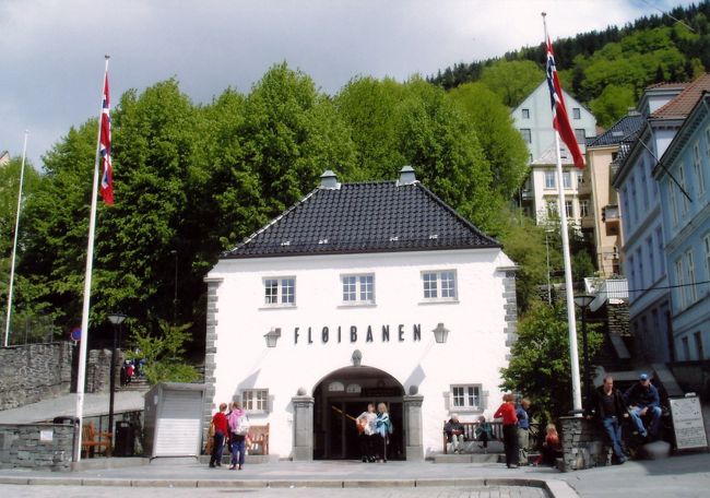 フロイエン山へのケーブル乗り場