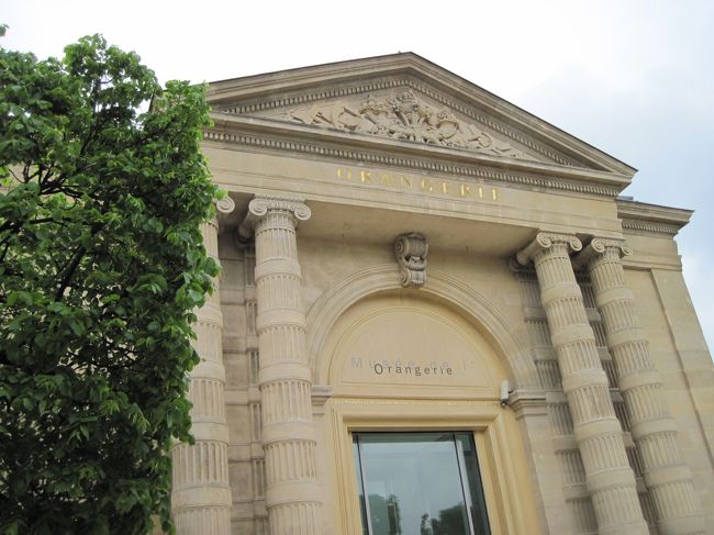 オランジュリー美術館。１０年前は改修工事で入場できず。モネの睡蓮を見たくて１０年越しに入場。