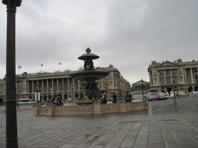 オランジュリーはモネの睡蓮以外のコレクションも良かった。<br /><br />満足してコンコルド広場に出る。