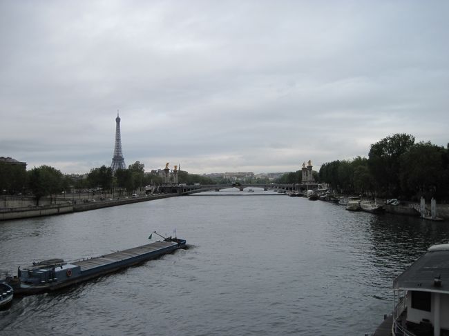 セーヌ川を再度渡る。