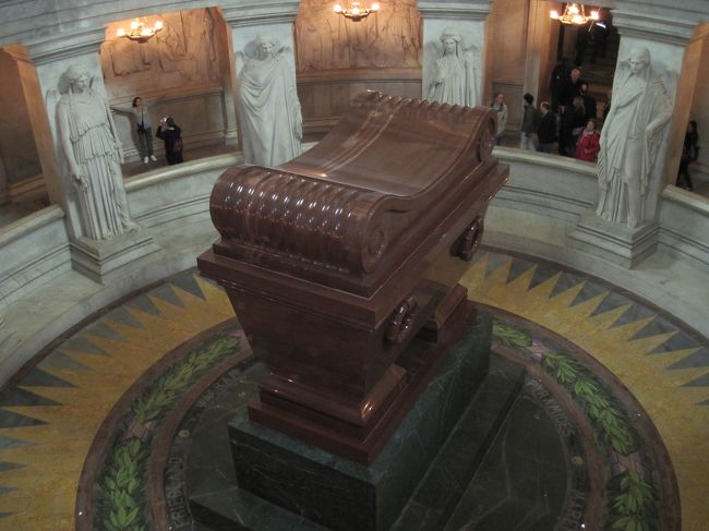 ナポレオンの墓。何か凄い。