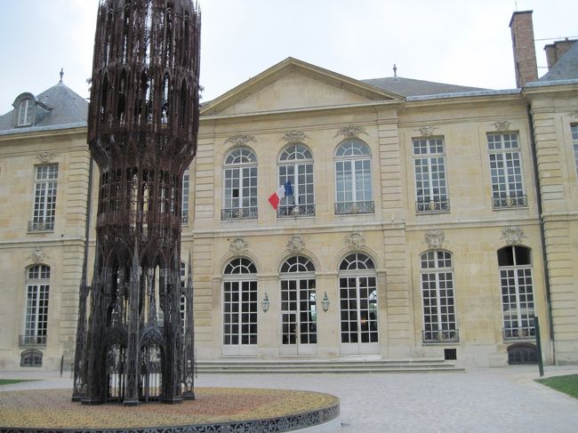 ロダン美術館へ行く。