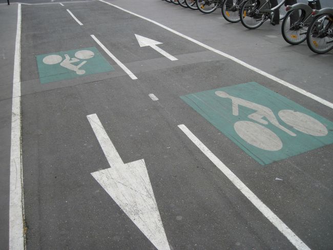 ヨーロッパは自転車道が本当によく整備されていて、うらやましい。