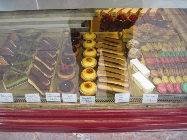 甘いものは見るだけでも楽しい。