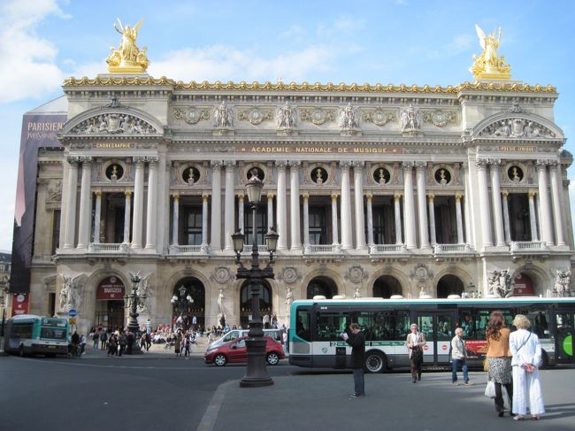 パレ・ガルニエ。<br /><br />エッフェル塔や凱旋門とこれが、一般的に想像される、パリを代表する３大景観と思う。