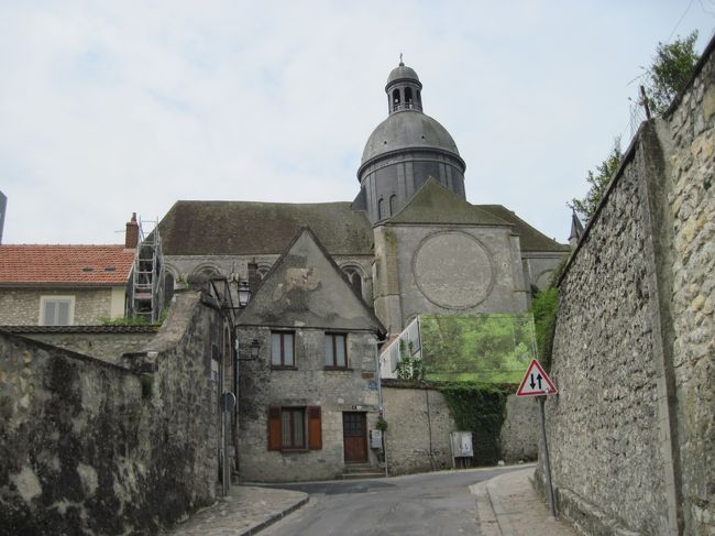 サン・キリアス聖堂が見えてきた。