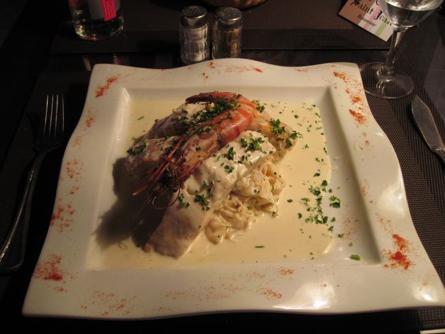 メイン。<br /><br />魚料理。量が多い、がソースが良いので美味しく平らげる。