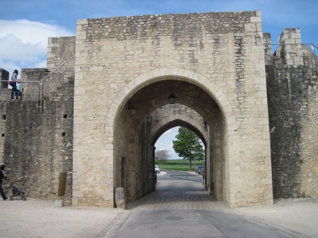 城壁の門まで来た。