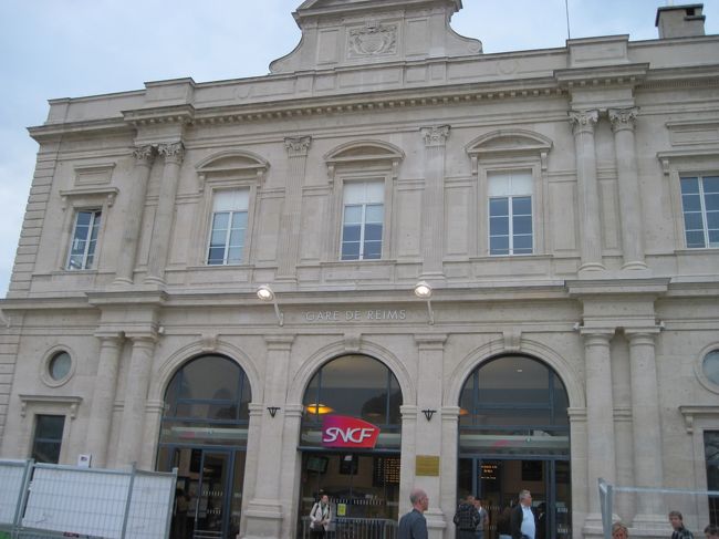 ランス駅に到着。ホテルへ向かう。