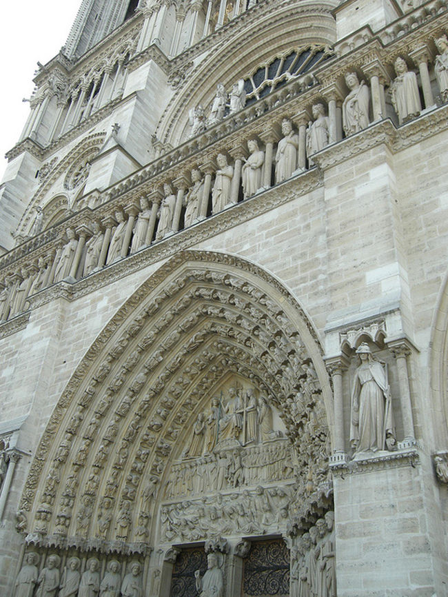 再びノートルダム大聖堂へ。細工が細かい。