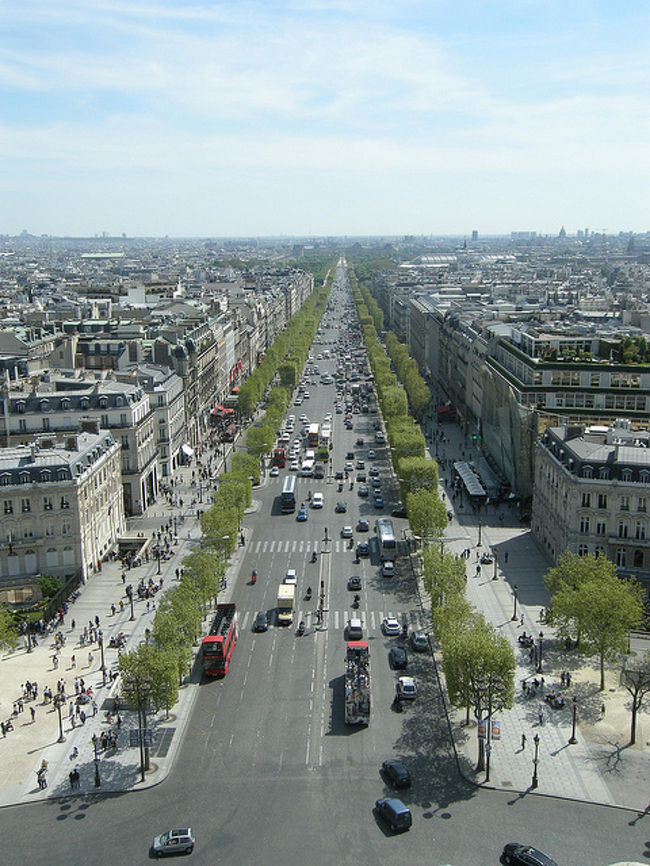 凱旋門からみたシャンゼリゼ