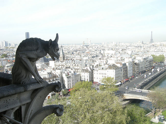 ３日目。<br />３度ノートルダム大聖堂にやってきました。<br />長蛇の列で断念した、塔にのぼるリベンジです。