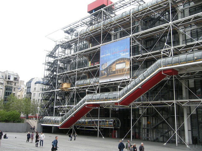 ポンピドゥー・センターへ移動。<br />楽しみにしていたのに、メーデーで閉まっていました。ショック・・・