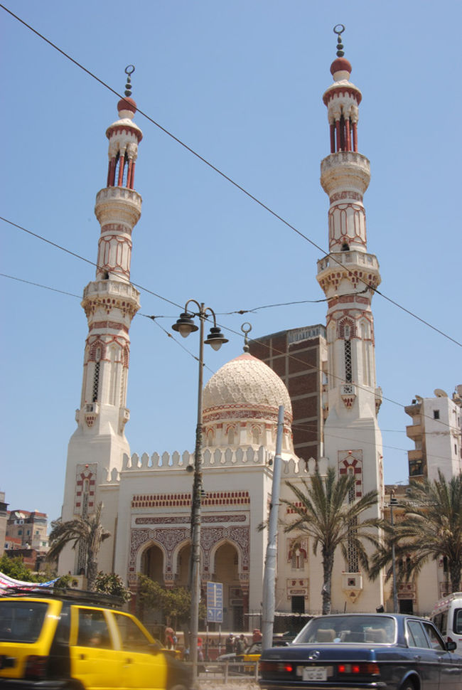 出てすぐのところ<br />この辺りで、馬車やタクシーの客引きにやたら声を掛けられる。