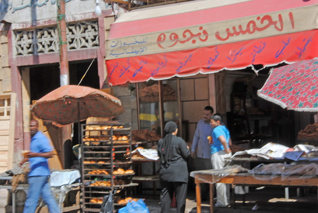 パン屋さん♪<br /><br />アラビア文字がすこしでも読めたら楽しいだろうなぁ〜。<br />昨年気付けばよかった！！！