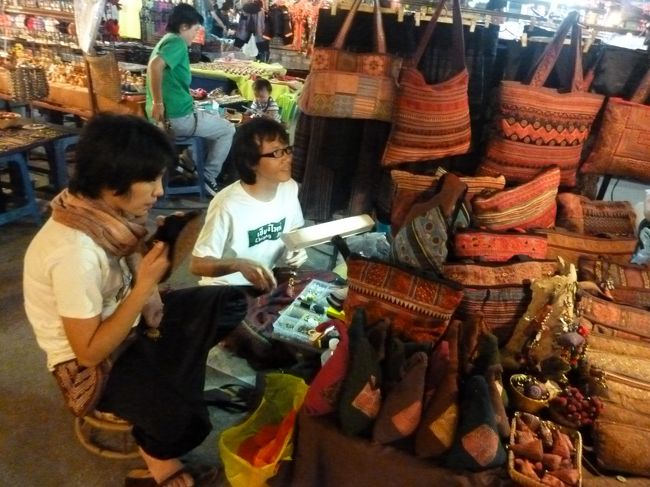 北部山岳民族の手仕事（彼らがどちらの人か分かりませんが・・）<br />　　