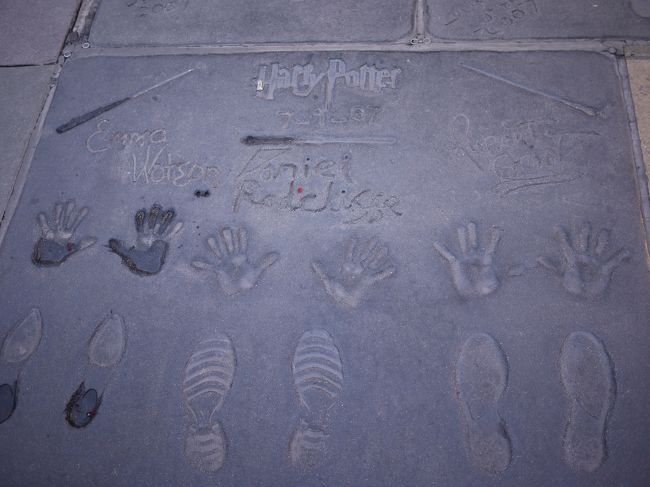 チャイニーズ・シアター前の足方<br />これはハリー・ポッターの主人公