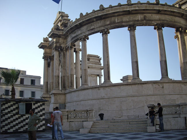 結局、昼間見れなかったローマ劇場は帰り道に見ることが出来ました。