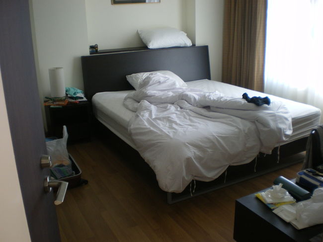 A寝室　B寝室の間はトイレ　シャワー　バスタブ　で仕切られている。