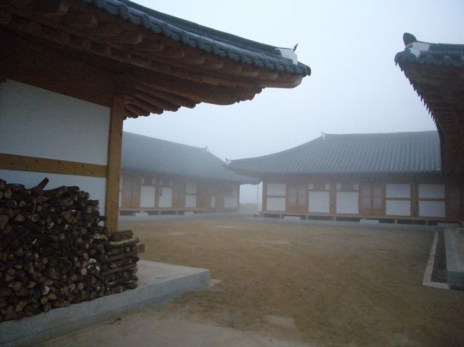 　１日目に宿泊した公州ハンオク（韓屋）村。最近できた宿泊所できれいでオンドルが暖かかったです。