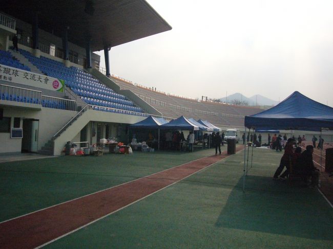 　奥のテントでは焼肉やスープ等振舞われてます。