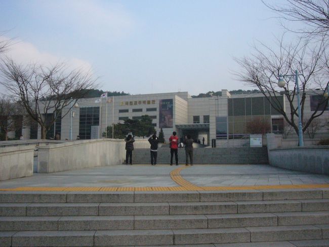 　夕食までに国立公州市博物館を見学。なかなかのボリュームの展示物ですが、時間もないので、軽く見学。