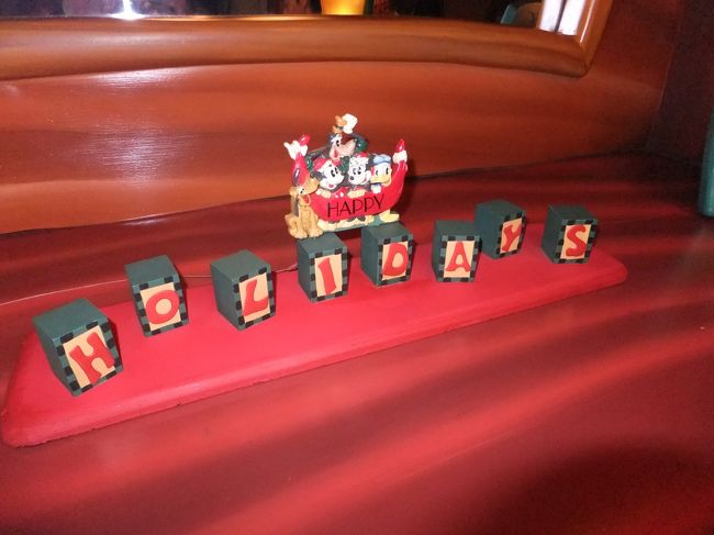 暖炉の上にもさりげなく