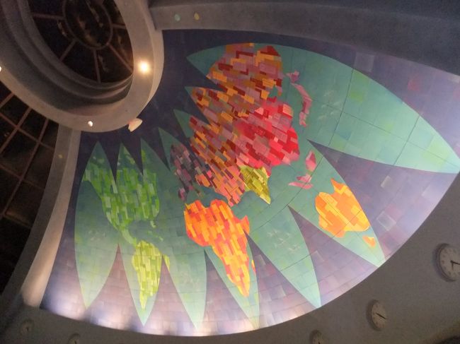 その後、いろいろなディズニー話を聞いたり、プーさんのったり、そして、モンスターインクへ。<br /><br />ガイドさんも1人で乗車。<br /><br />ガチで楽しんでましたから。