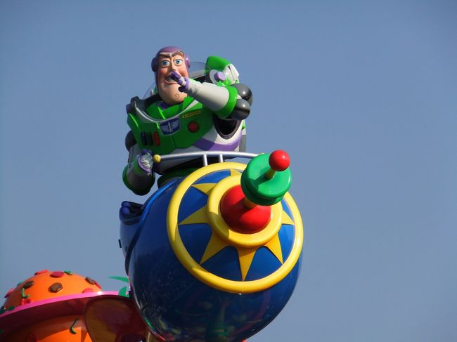 バズー<br /><br />先月、ハワイ行きの飛行機で号泣させていただきました。<br />トイストーリー3いいです☆