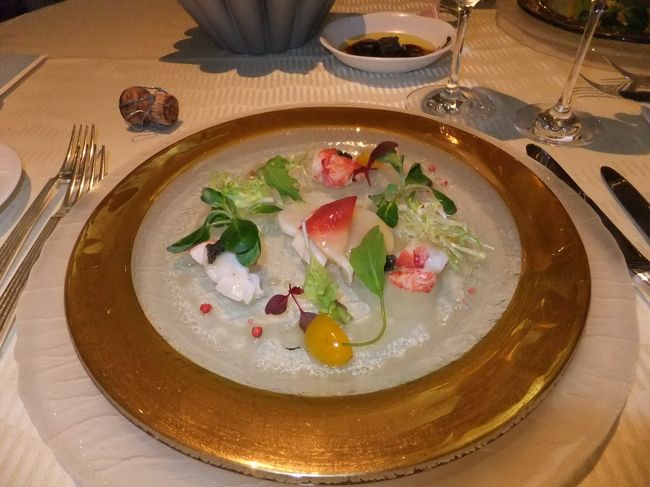 カナダ産オマール海老と貝類のマリネ　キャビア添え<br />シャンパーニュヴィネグレット<br /><br />まぁ美味しくて美しいこと。