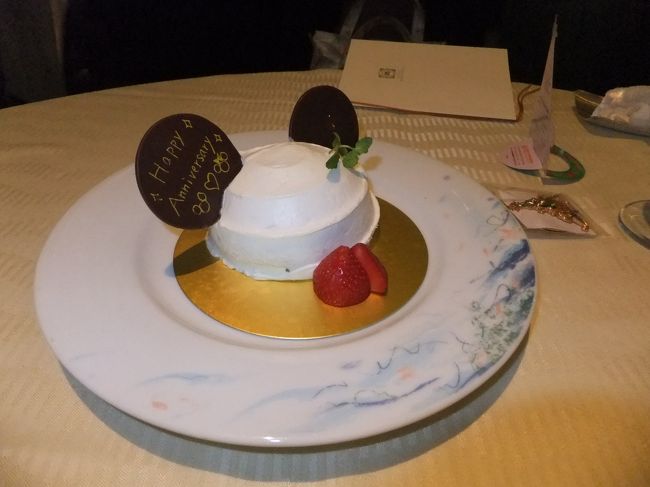 今年も記念日にはケーキカットです。<br /><br />アニバーサリープランも付いていて、記念品は砂時計をいただきました。<br /><br />これがまた、出来がよくて、とてもアンティークで私が理想としている砂時計なんですよ。<br /><br />キャストさんに「二人で素敵な時を刻んでください」なんて言われて、なんて素敵な言葉なんだと感激にひたってました。