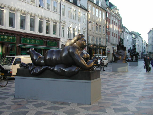 ボテロの彫刻。