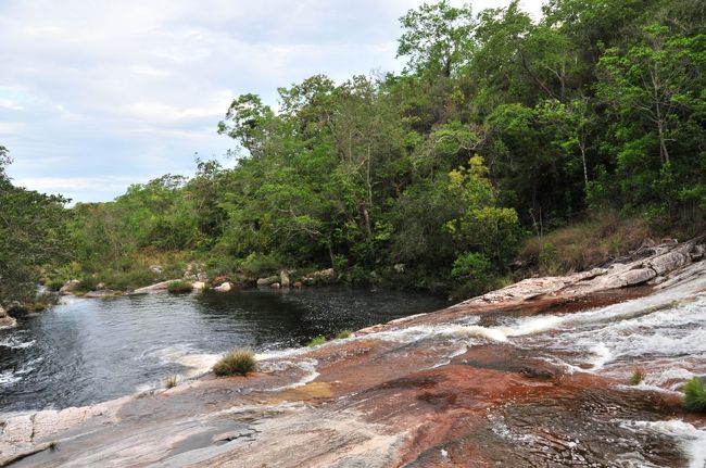 滝を滑り台代わりにしてしばし童心にかえったように時間を忘れて川遊びしてました