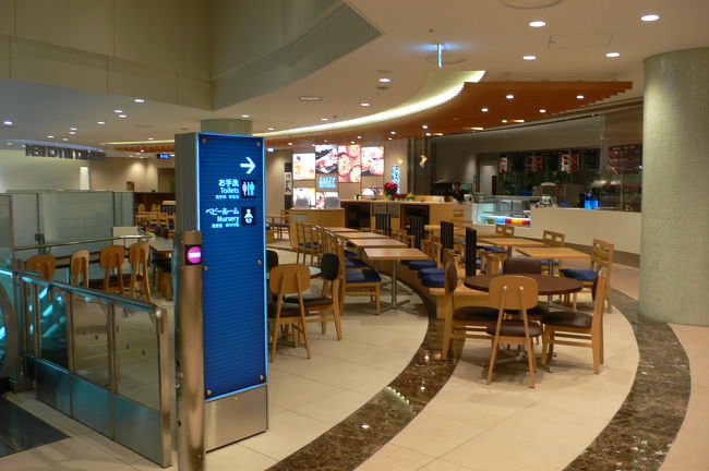 ラウンジの横にはこんなカフェもあります。