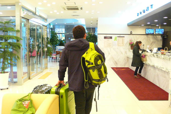 今回の宿は東横イン西面　<br />http://www.toyoko-inn.com/hotel/00221/index.html<br />あの東横インは既に韓国で数店舗展開しているんですねえ。<br />建物に入ると東横イン。どこにいるのか分からなくなります。