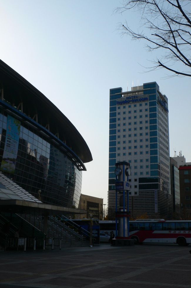 釜山駅の脇にも東横イン。