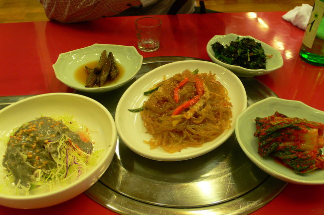 お店のオーナーさんは日本に住んでらしたそうで、日本語ぺらぺらでした。<br />おかずもいっぱい。どのおかずも美味しかった!