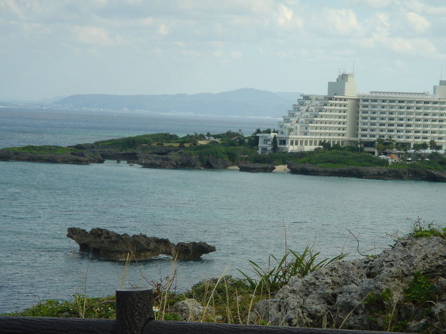 万座毛から見た<br />インターコンチネンタル万座ビーチリゾート