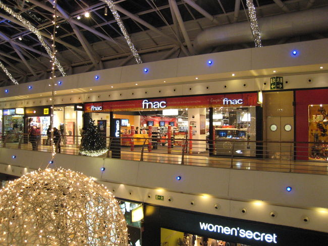 ほんとに、みなとみらい。。。市内ではみかけないほど若い人がたくさんいました。地元の若者はこういう新しいショッピングセンターに集まっちゃうのね。