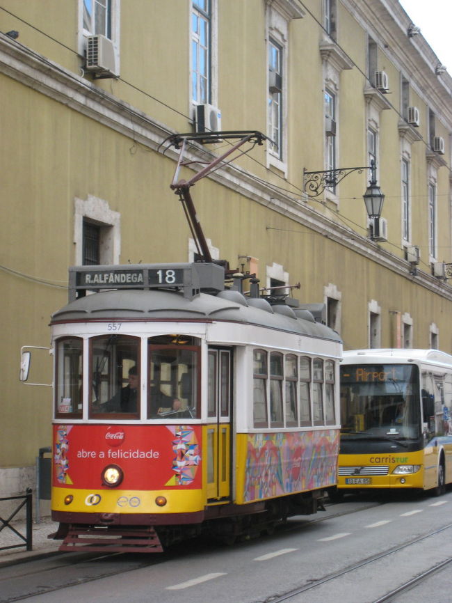 リスボン名物、トラムです。ちょっと古い車体だけど、とてもかわいらしい。