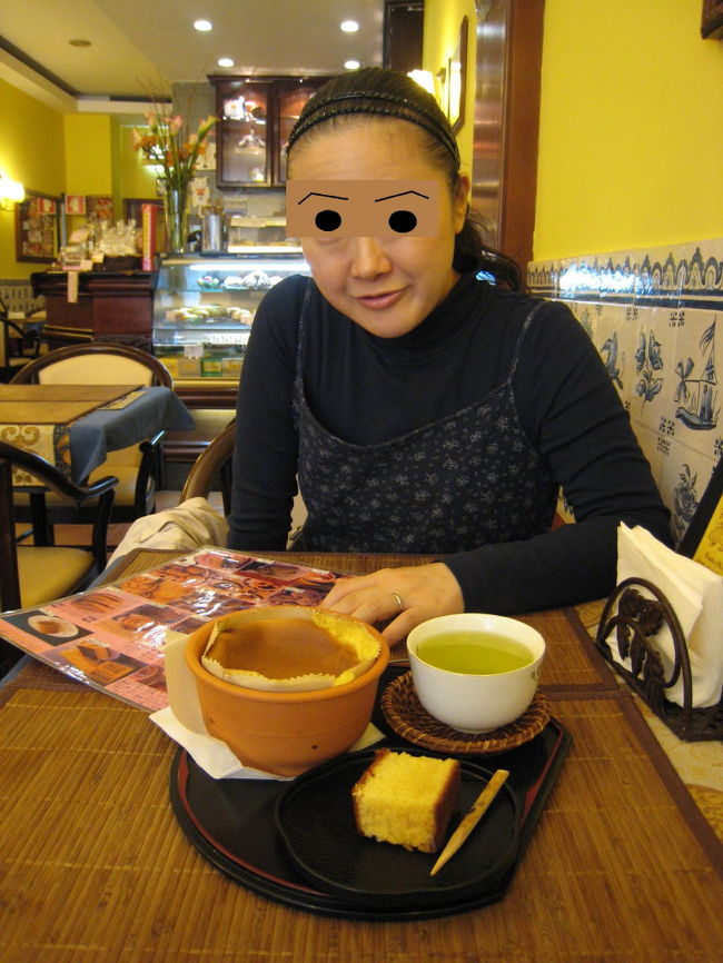 日本語メニューばっちりです。朝食もやってます。<br />この写真に写ってるのは、日本風カステラとパォン・デ・ローの食べ比べセット。<br />私は実はカステラ元々あまり好きじゃないんですが、ここの日本風カステラは食べたことのないおいしさでした！